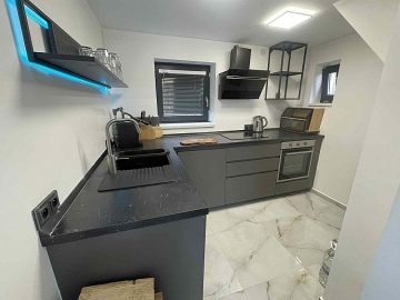 Chata a koupac rybnk - ern hora - Jansk Lzn