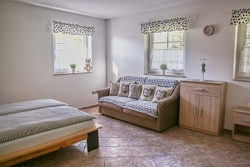 Roubenka s baznem - CHKO Luick hory - Jedlin