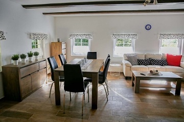 Roubenka s baznem - CHKO Luick hory - Jedlin