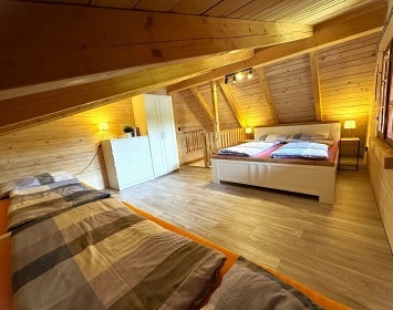 Chata s terasou a vivkou - Drahansk vrchovina