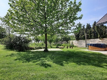 Chalupa a koupac� sud - Slov�cko - Ch�ibsk� lesy