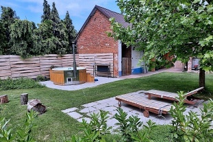 Nov� objekt: Chalupa a koupac� sud - Slov�cko - Ch�ibsk� lesy 1M-345