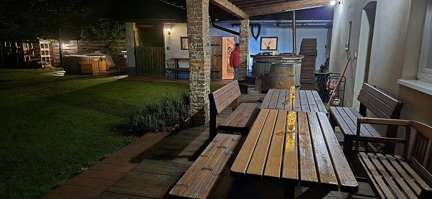 Chalupa a koupac� sud - Slov�cko - Ch�ibsk� lesy