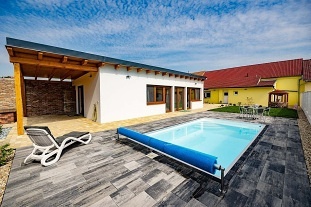 Chalupa baz�n a vinn� sklep - Mu�ovsk� jezera