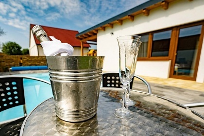 Chalupa baz�n a vinn� sklep - Mu�ovsk� jezera