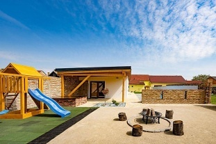 Chalupa baz�n a vinn� sklep - Mu�ovsk� jezera