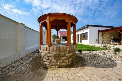 Chalupa baz�n a vinn� sklep - Mu�ovsk� jezera