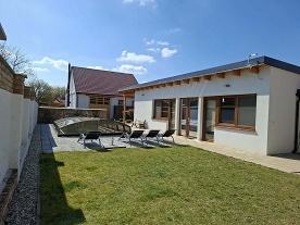 Chalupa baz�n a vinn� sklep - Mu�ovsk� jezera