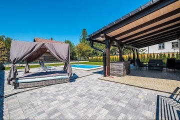 Apartm�nov� chata a baz�n - Jizerskohorsk� bu�iny