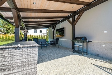 Apartm�nov� chata a baz�n - Jizerskohorsk� bu�iny