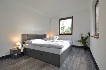 Apartm�nov� chata a baz�n - Jizerskohorsk� bu�iny