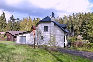 Chalupa u lesa - Kru�n� hory - hora Kl�novec