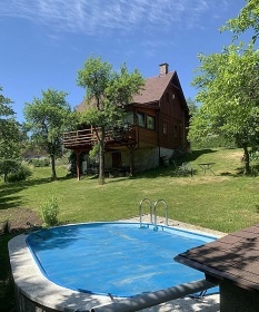 Chata terasa a baz�n - �esk� r�j a Krkono�e