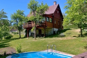 Chata terasa a baz�n - �esk� r�j a Krkono�e