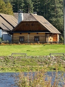 Rouben� chalupa s wellness - p�ehrada V�r