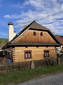 Rouben� chalupa s wellness - p�ehrada V�r