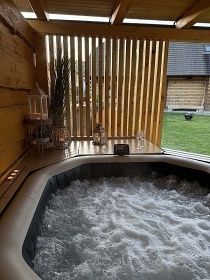 Rouben� chalupa s wellness - p�ehrada V�r