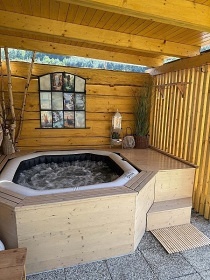 Rouben� chalupa s wellness - p�ehrada V�r