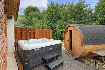 Wellness chalupa s baz�nem a kachlov�mi kamny