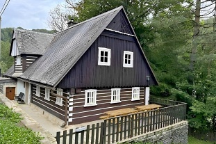 Nov� objekt: Roubenka a vinn� sklep - Adr�pa�sko-Teplick� sk�ly 8C-455