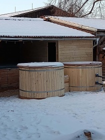 Wellness chalupa s baz�nem - v��ivka a koupac� sud