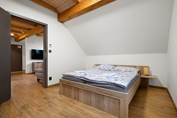 Wellness chalupa a vnit�n� baz�n - park Oslava