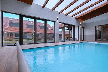 Wellness chalupa a vnit�n� baz�n - park Oslava