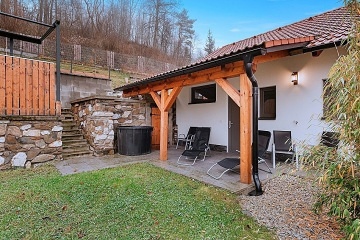 Wellness chalupa a vnit�n� baz�n - park Oslava