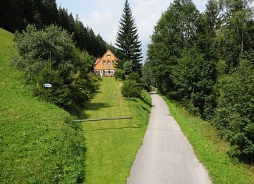 Chalupa pod Sn�kou u lesa - �psk� vodop�d