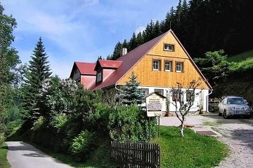 Chalupa pod Sn�kou u lesa - �psk� vodop�d