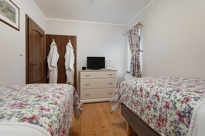 Chalupa s baz�nem - Venkovsk� usedlost Hlu��nsko