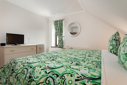 Chalupa s baz�nem - Venkovsk� usedlost Hlu��nsko