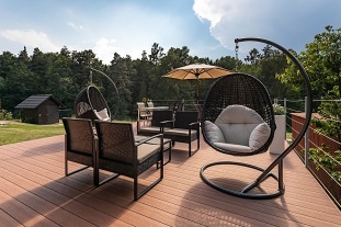 Chalupa s baz�nem - Venkovsk� usedlost Hlu��nsko