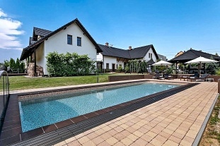 Chalupa s baz�nem - Venkovsk� usedlost Hlu��nsko