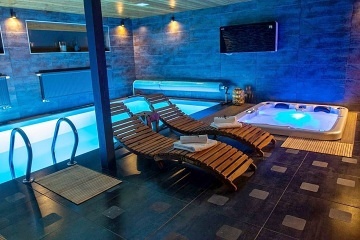 Wellness chata a baz�n - z�mek Konopi�t� - Blan�k