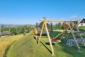 Chalupa s baz�nem - vrch �al� - Benecko - Krkono�e