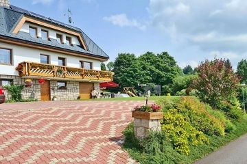 Chalupa s baz�nem - vrch �al� - Vrchlab� - Krkono�e