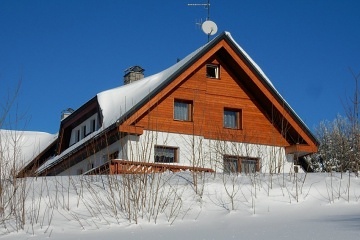 Chalupa s baz�nem - vrch �al� - Benecko - Krkono�e