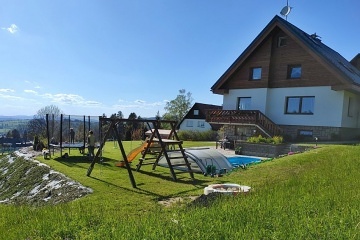 Chalupa s baz�nem - vrch �al� - Benecko - Krkono�e