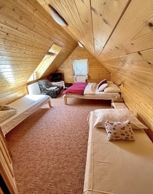 Chalupa s baz�nem - vrch �al� - Benecko - Krkono�e