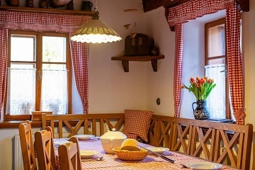 Chalupa s kachlov�mi kamny - Doln� Morava - Kr�l�ky