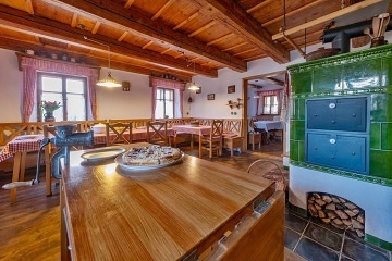 Chalupa s kachlov�mi kamny - Doln� Morava - Kr�l�ky