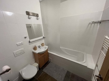 Rekrea�n� d�m s vnit�n�m baz�nem - Podkrkono��