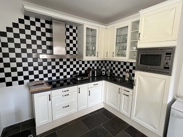 Rekrea�n� d�m s vnit�n�m baz�nem - Podkrkono��