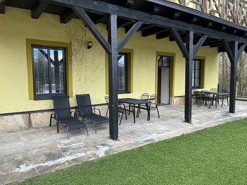 Rekrea�n� d�m s vnit�n�m baz�nem - Podkrkono��