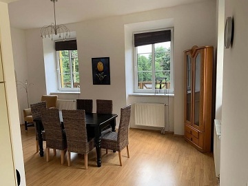 Rekrea�n� d�m s vnit�n�m baz�nem - Podkrkono��