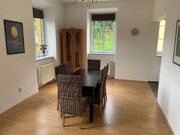 Rekrea�n� d�m s vnit�n�m baz�nem - Podkrkono��