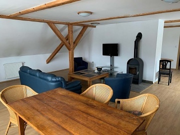 Rekrea�n� d�m s vnit�n�m baz�nem - Podkrkono��