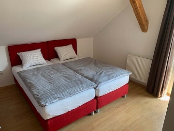 Rekrea�n� d�m s vnit�n�m baz�nem - Podkrkono��