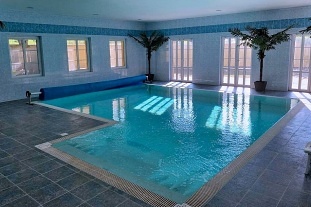 Velk� chalupa Zvi�ina - apartm�ny a vnit�n� baz�n